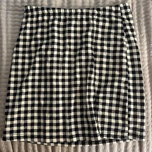 Black and white checkered skirt!